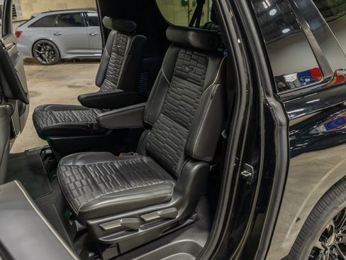 Used 2023 Cadillac Escalade ESV Sport Platinum w/ LPO, ONYX Package AWD/4WD image 64