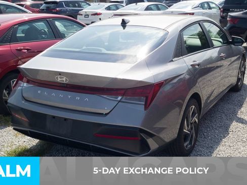 Used 2025 Hyundai Elantra SEL FWD image 3