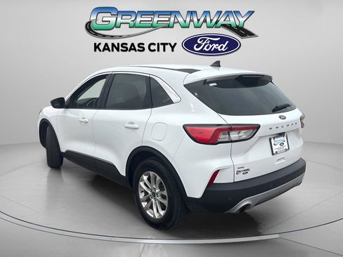 Used 2022 Ford Escape SE image 5