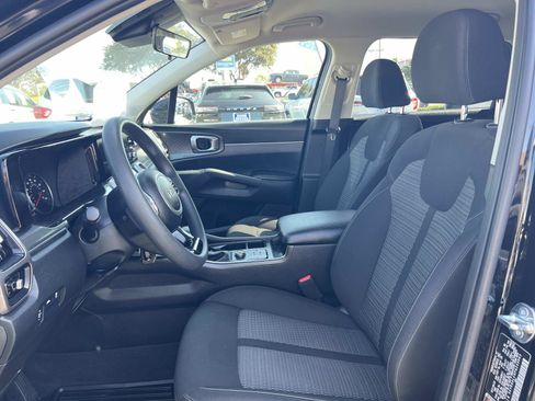 Used 2023 Kia Sorento LX image 21