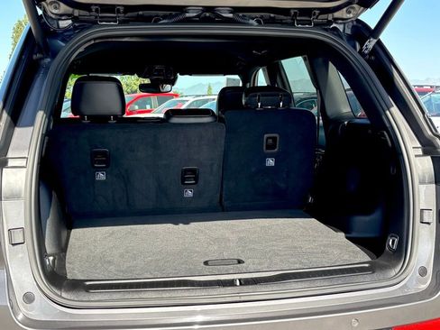 Used 2025 Jeep Grand Cherokee Limited w/ Black Appearance Package image 27