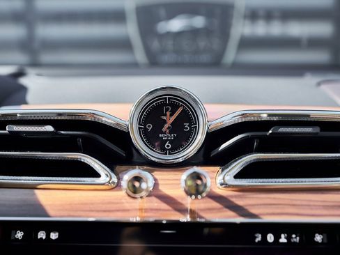 Used 2023 Bentley Bentayga Extended Wheelbase image 81