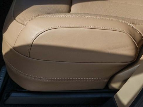 New 2025 Land Rover Range Rover Long Wheelbase SE image 20