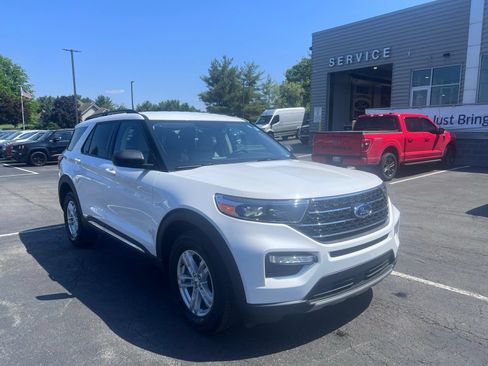 Used 2023 Ford Explorer XLT w/ Equipment Group 202A AWD/4WD image 7