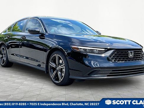 Used 2025 Honda Accord Sport image 1