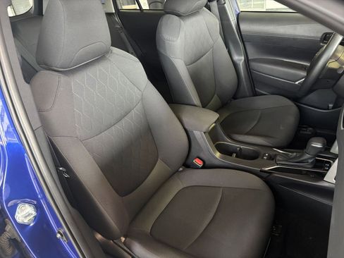 Used 2025 Toyota Corolla Cross LE image 35