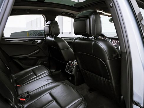 Used 2018 Porsche Macan S image 28