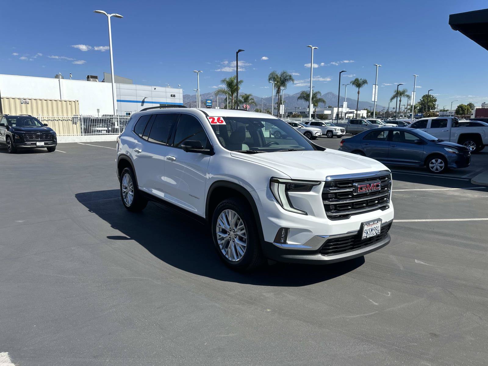 Used 2026 GMC Acadia Elevation w/ Elevation Premium Package FWD image 3