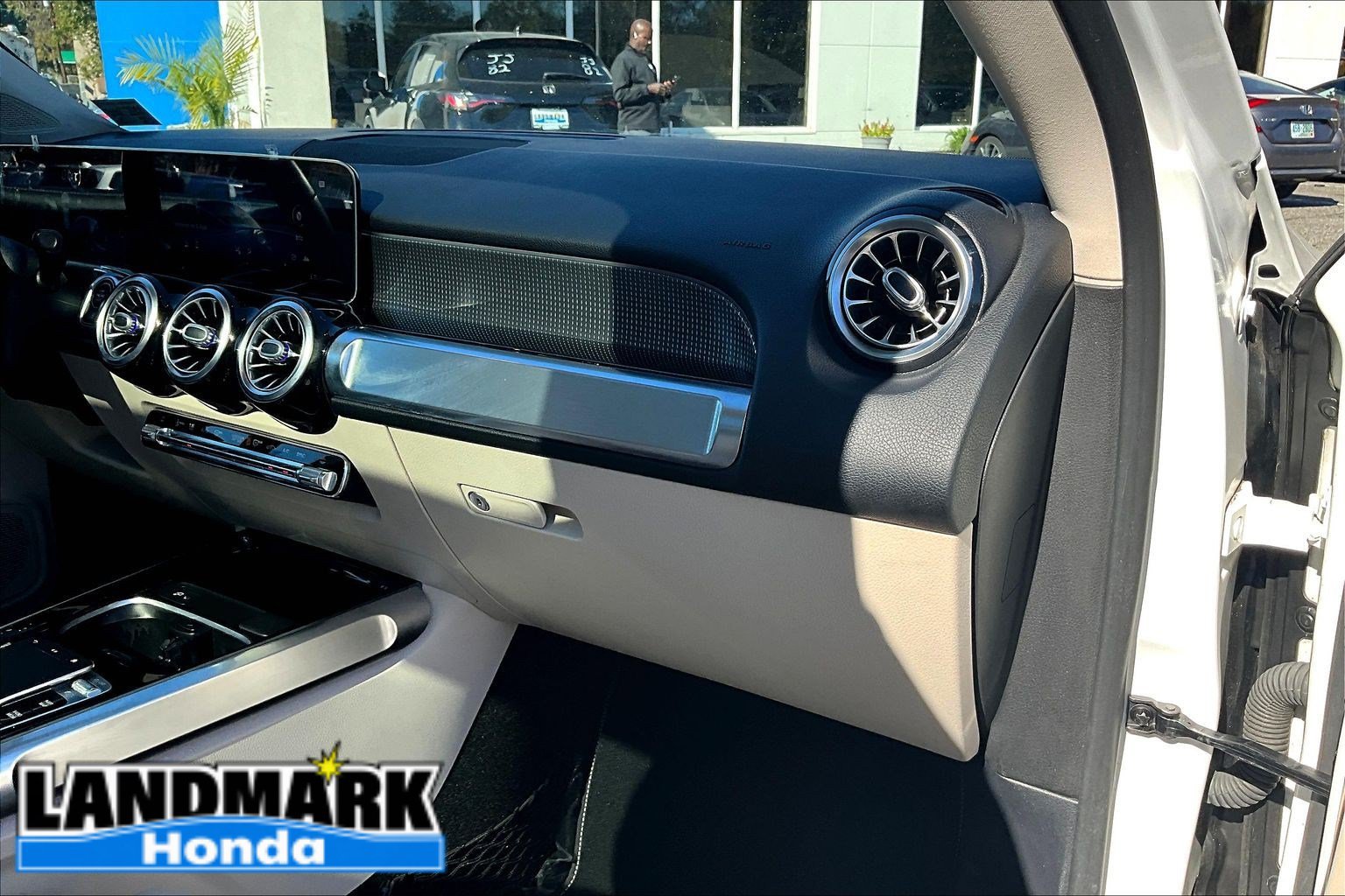 Used 2020 Mercedes-Benz GLB 250 4MATIC image 16