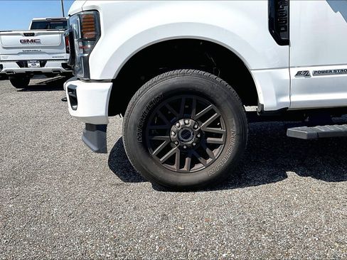 Used 2022 Ford F350 Lariat w/ Black Appearance Package image 4