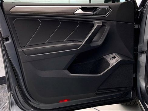 Certified 2022 Volkswagen Tiguan SEL R-Line image 23