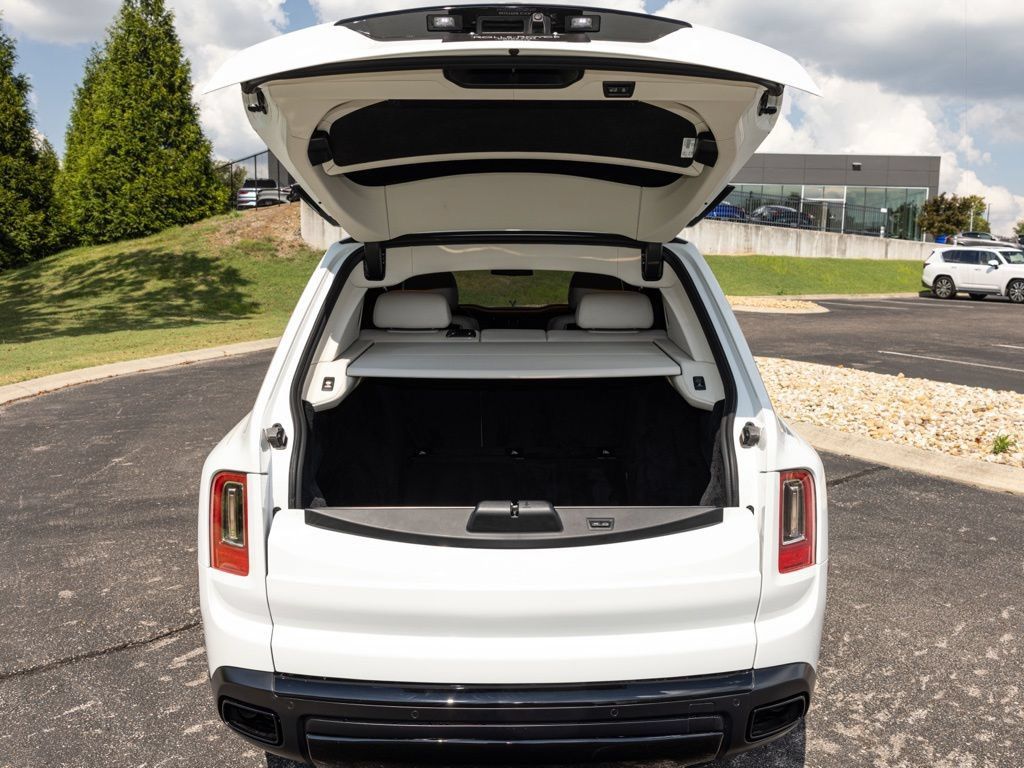 Used 2022 Rolls-Royce Cullinan Black Badge w/ Dark Exterior Package AWD/4WD image 66