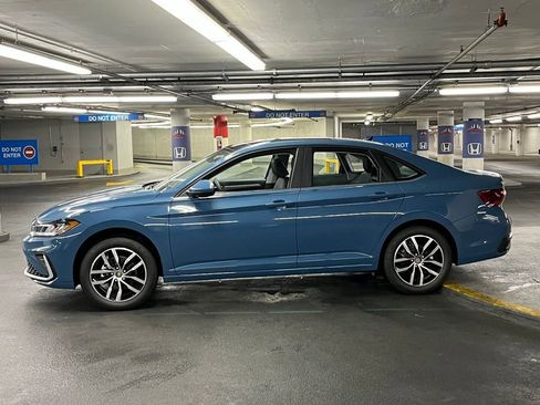 New 2025 Volkswagen Jetta SE image 31