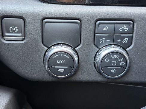 Used 2022 GMC Sierra 1500 Elevation w/ Elevation Premium Package image 18