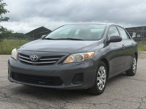 Used 2013 Toyota Corolla LE FWD image 1