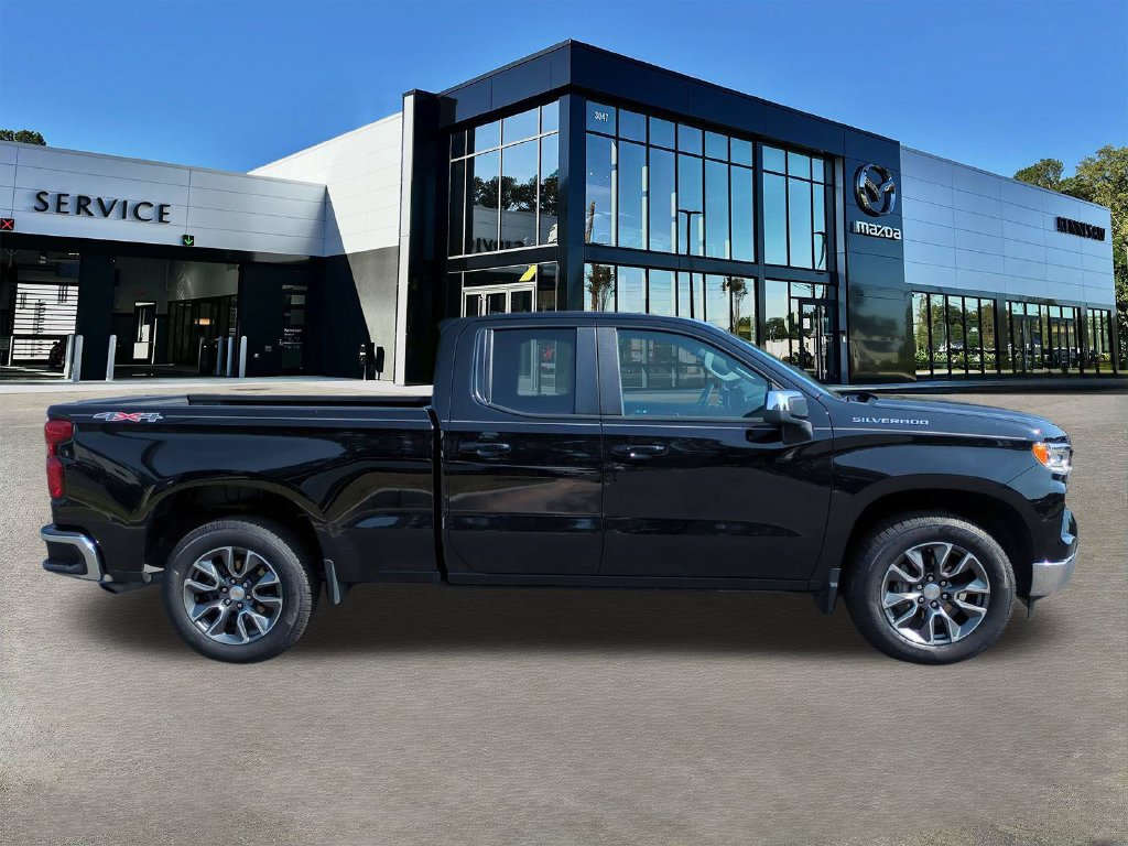 Used 2023 Chevrolet Silverado 1500 LT AWD/4WD image 3