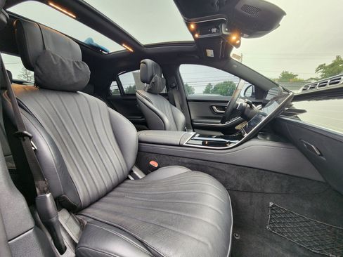 Used 2022 Mercedes-Benz S 500 4MATIC w/ AMG Line Package image 34