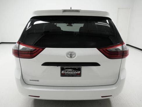 Used 2020 Toyota Sienna L image 5