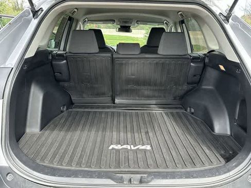 Used 2021 Toyota RAV4 XLE AWD/4WD image 24