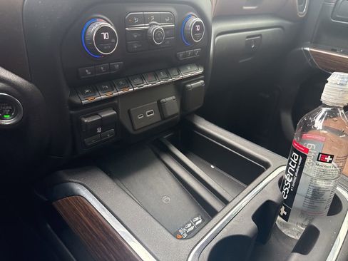 Used 2021 Chevrolet Silverado 1500 High Country w/ Technology Package image 18