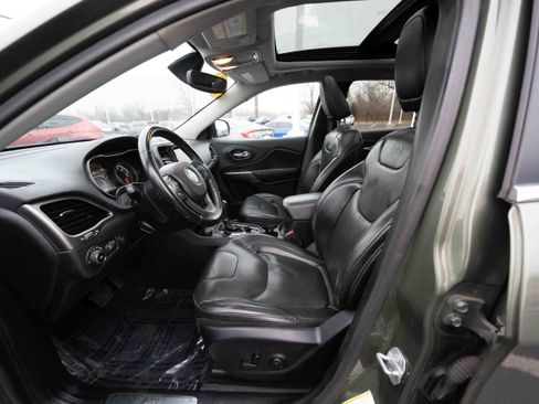 Used 2019 Jeep Cherokee Limited image 9