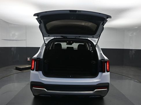 Used 2025 Kia Sorento S image 11