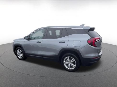 Used 2024 GMC Terrain SLE image 10