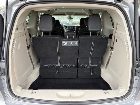 Used 2020 Chrysler Pacifica Touring-L w/ Tire & Wheel Group image 15