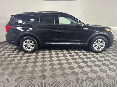 Used 2022 Ford Explorer XLT w/ Equipment Group 202A AWD/4WD image 11