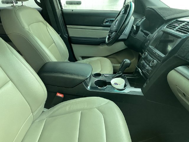 Used 2018 Ford Explorer XLT w/ Equipment Group 202A FWD image 10
