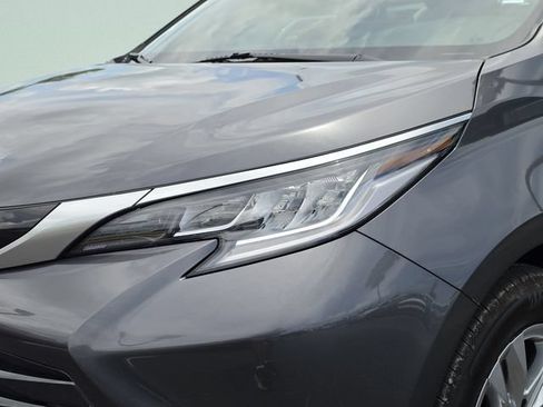 Used 2025 Toyota Sienna Limited FWD image 46