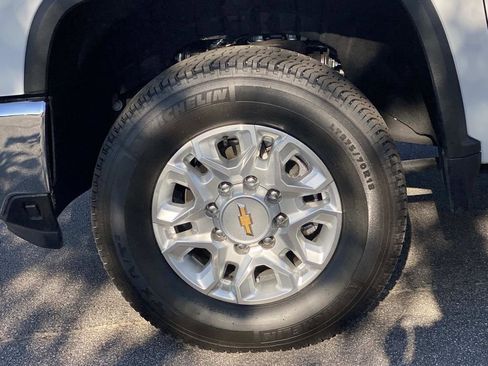 Used 2025 Chevrolet Silverado 3500 LT w/ Safety Package AWD/4WD image 12