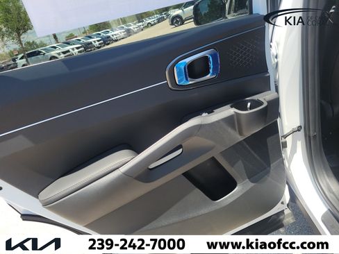 New 2026 Kia Sorento LX FWD image 11