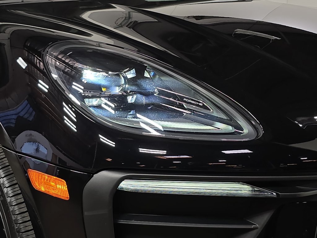 Certified 2026 Porsche Macan AWD/4WD image 12