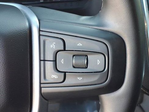 Used 2024 GMC Yukon XL SLT image 11