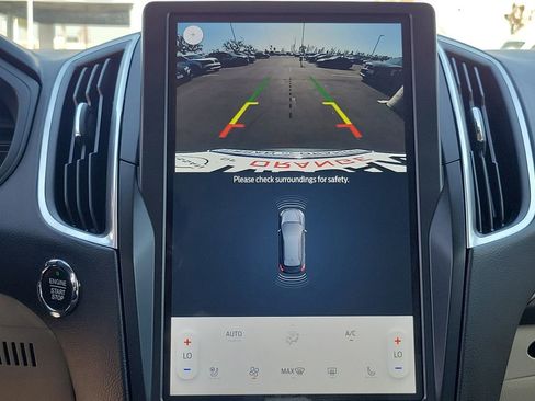 Used 2024 Ford Edge Titanium image 11