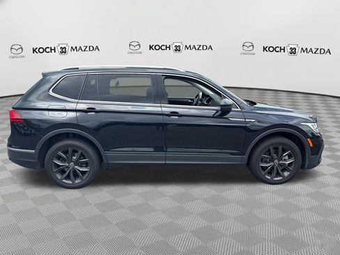 Used 2022 Volkswagen Tiguan SE w/ Panoramic Sunroof Package AWD/4WD image 8