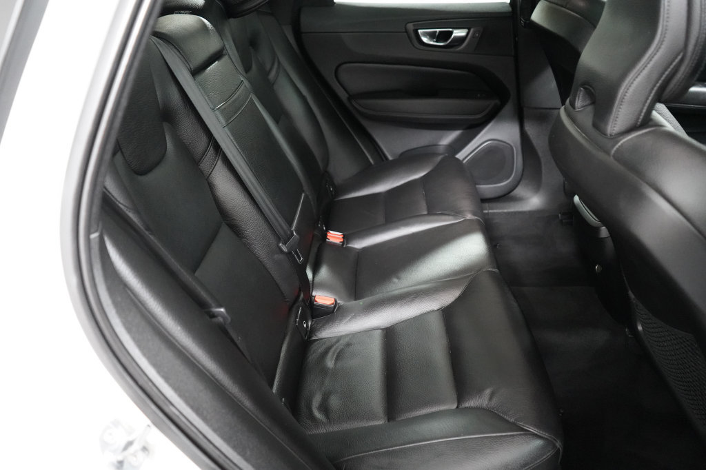 Used 2019 Volvo XC60 T6 Momentum AWD/4WD image 22