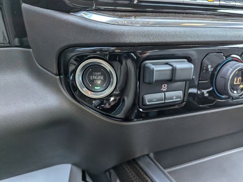 Certified 2025 Chevrolet Silverado 1500 RST AWD/4WD image 18