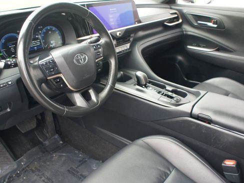 Used 2023 Toyota Crown Limited image 15