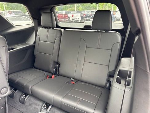 Used 2023 Chevrolet Traverse RS AWD/4WD image 32
