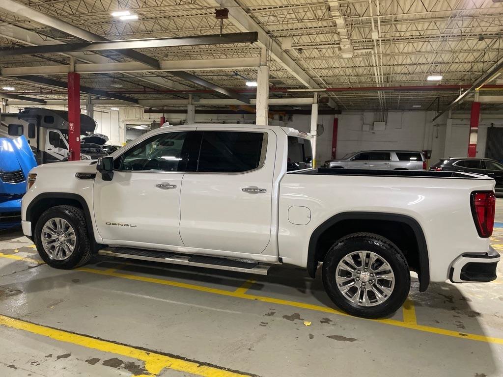 Used 2021 GMC Sierra 1500 Denali w/ Driver Alert Package II AWD/4WD image 3