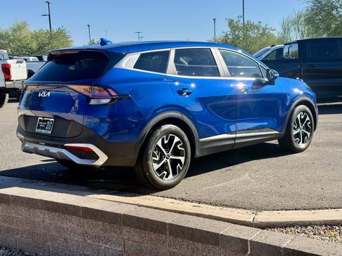 Used 2023 Kia Sportage EX image 3