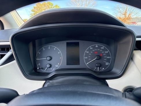 Used 2025 Toyota Corolla LE image 20