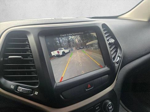 Used 2014 Jeep Cherokee Limited image 21