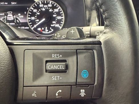 Used 2022 Nissan Pathfinder SV w/ SV Black Package image 27