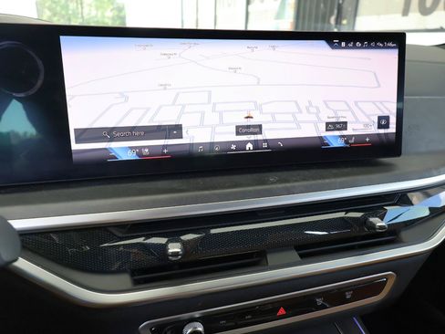Used 2024 BMW X7 xDrive40i w/ M Sport Package AWD/4WD image 54