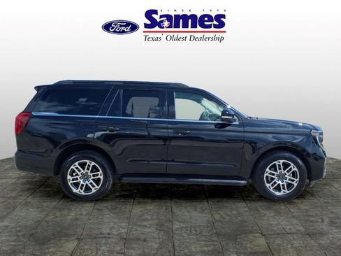 Used 2025 Ford Expedition Active AWD/4WD image 2