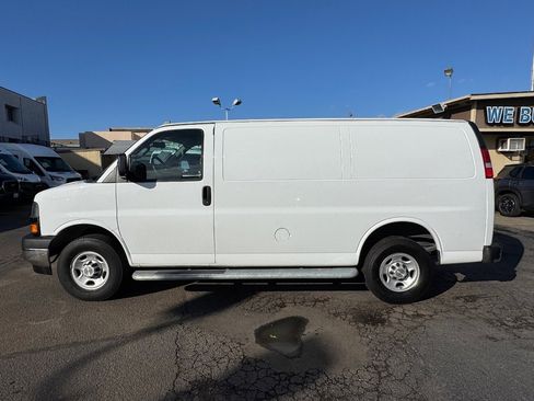 Used 2024 Chevrolet Express 2500 w/ Driver Convenience Package image 7