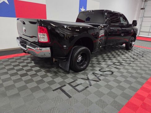 Used 2024 RAM 3500 Tradesman w/ Chrome Appearance Group AWD/4WD image 17